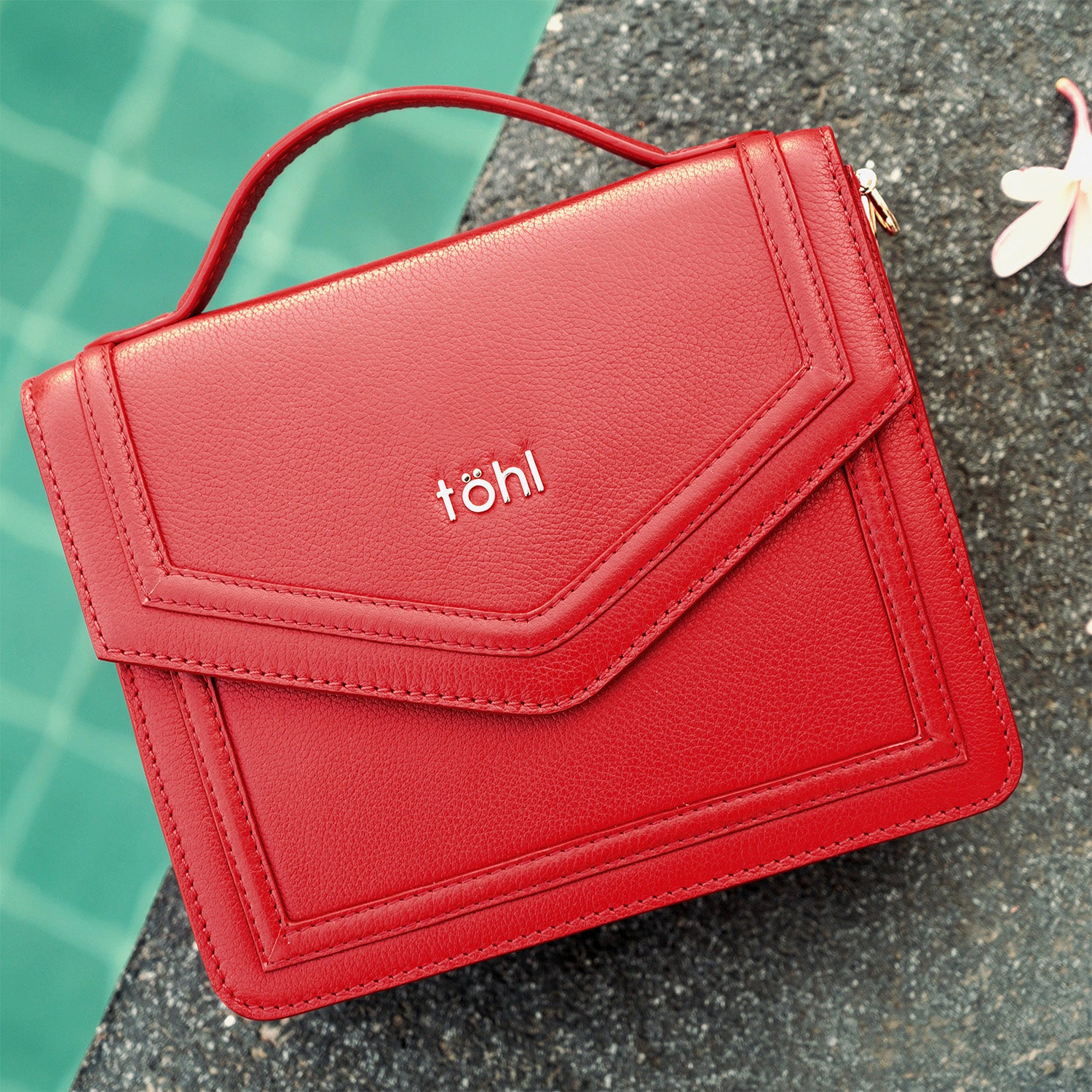 एवन महिलाओं का क्रॉसबॉडी बैग - स्पाइस रेड