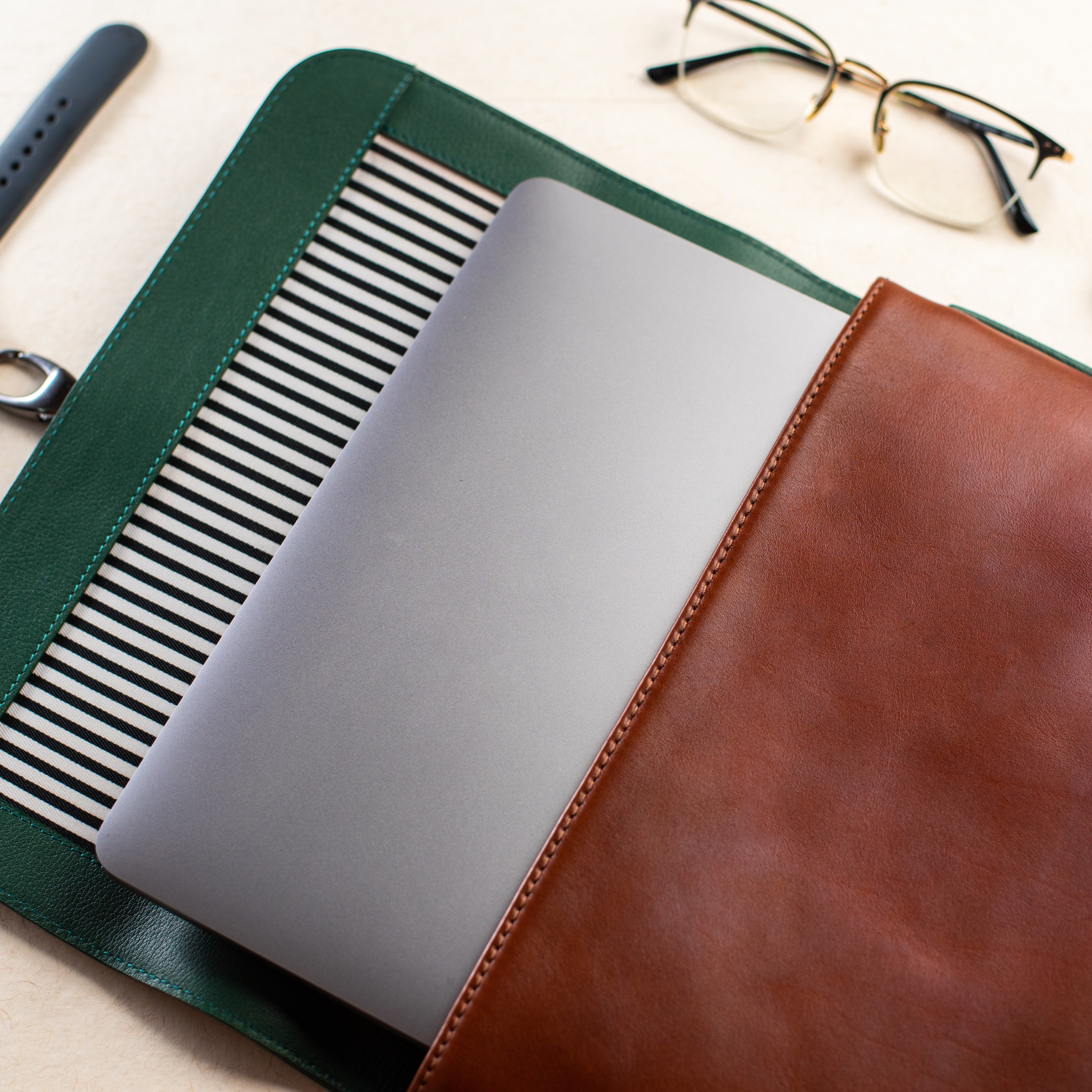 BELEM LAPTOP SLEEVE - FOREST GREEN