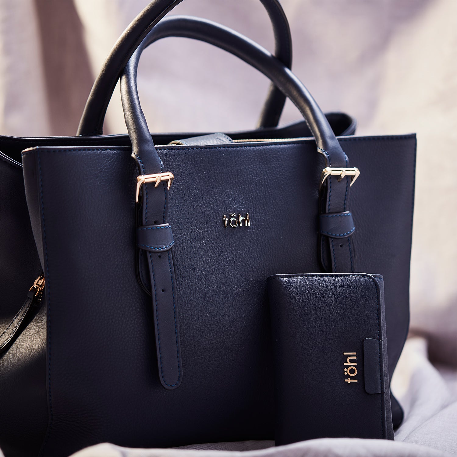 COLEMAN WOMEN'S HANDBAG - NAVY