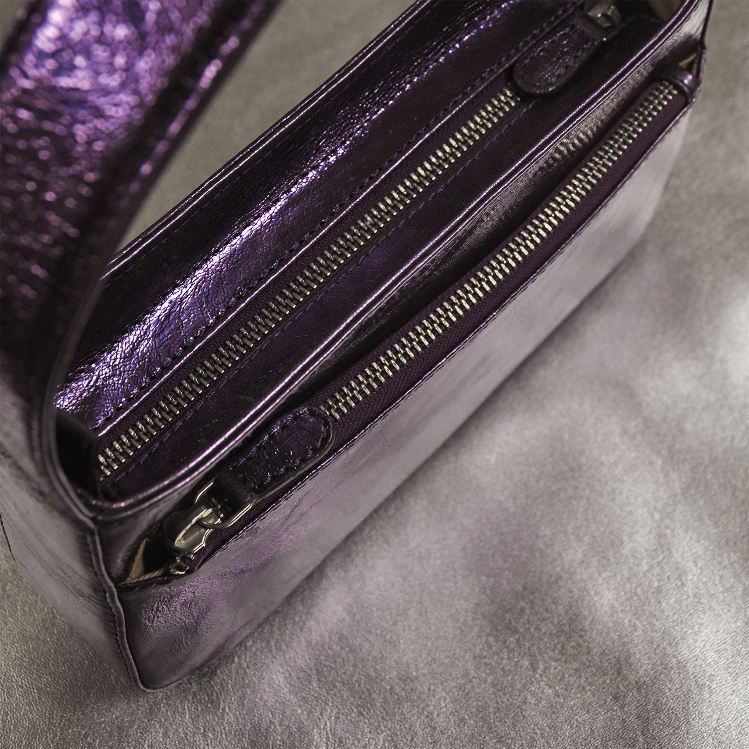 EMBER WOMEN'S MINI HANDBAG - GLOSSY FLUORESCENT VIOLET