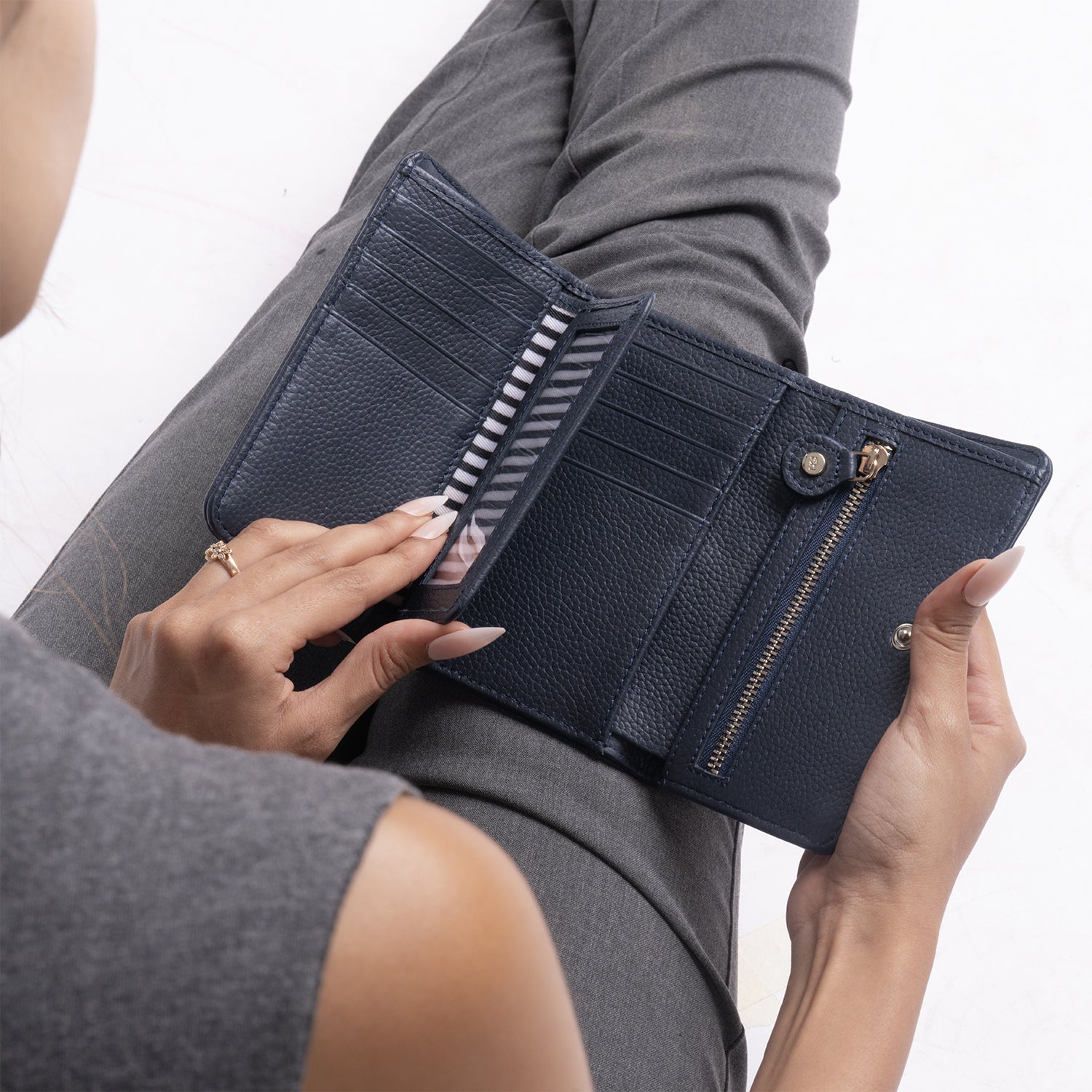 FINSBURY WOMEN'S WALLET - NAVY