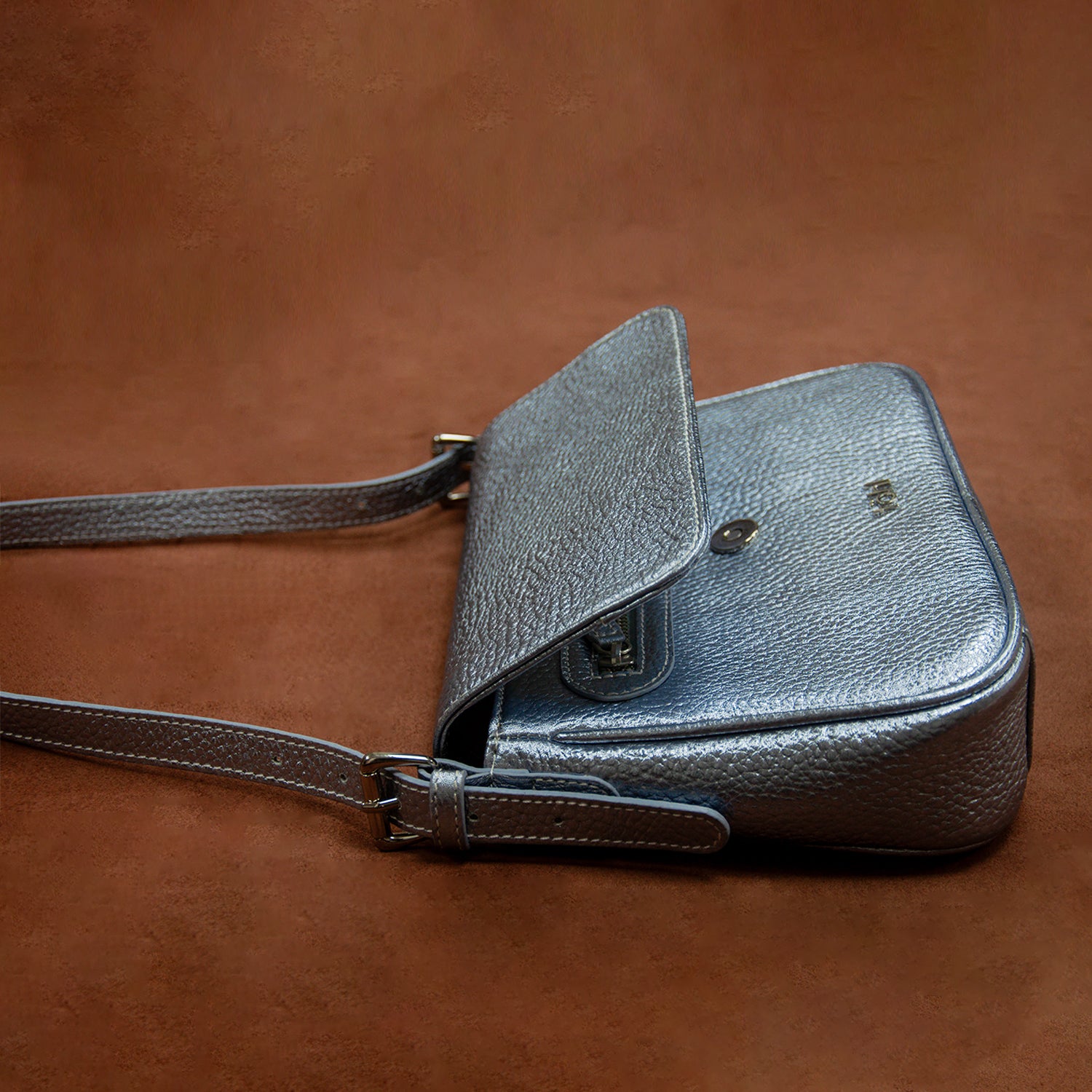 HAZEL WOMEN'S SHOULDER BAG - SHIMMER SKY BLUE