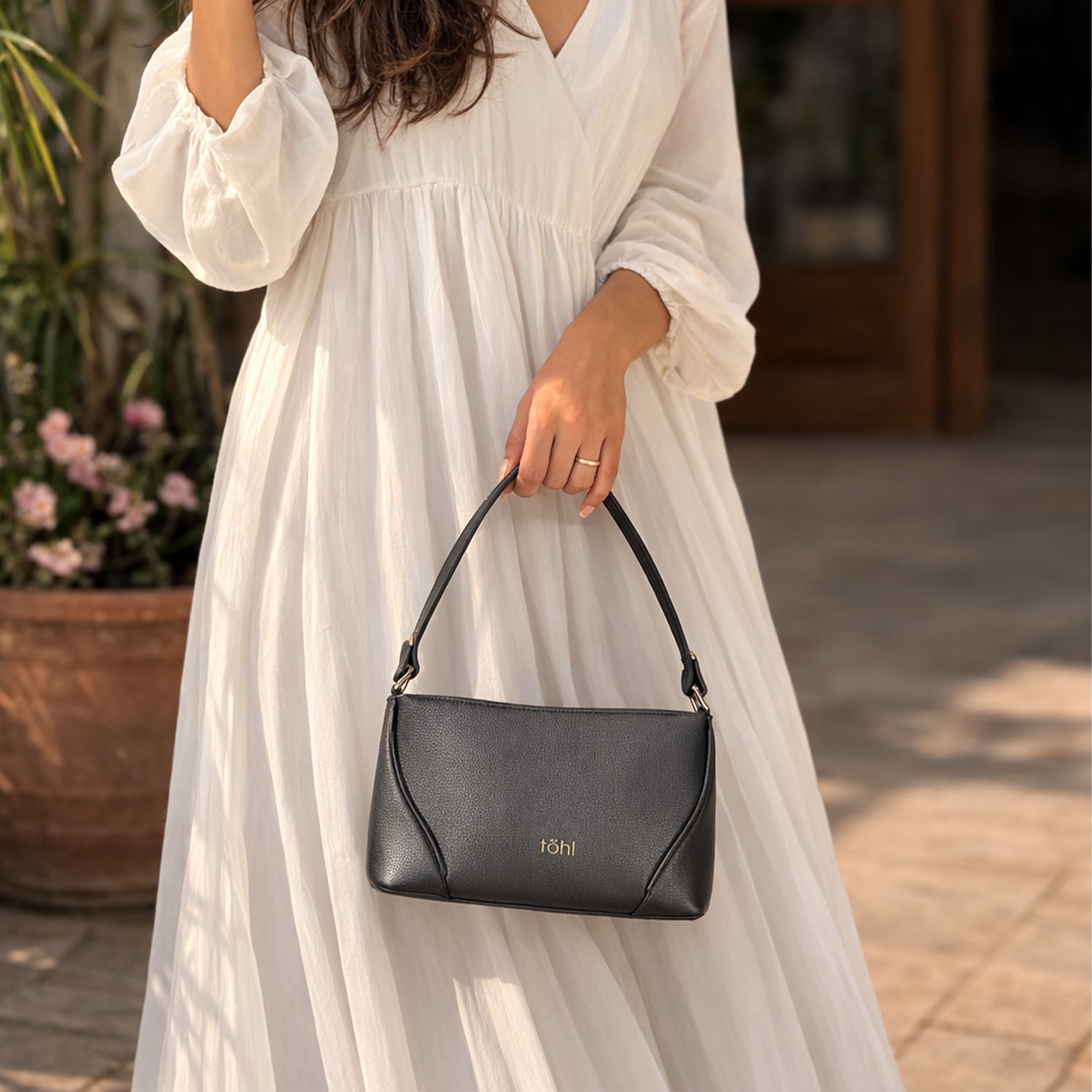 நிக்கோல் பெண்கள் தோள்பட்டை பக்கெட் - உலோக கார்பன்