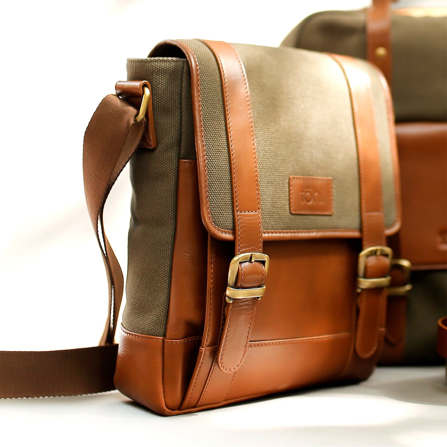 PATRO MEN'S CROSSBODY & MESSENGER BAG - OLIVE