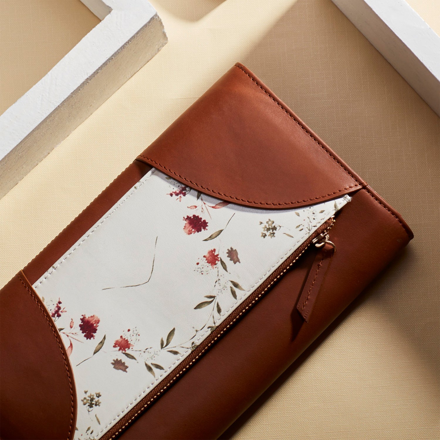 RISCA WOMEN'S CLUTCH - VINTAGE TAN