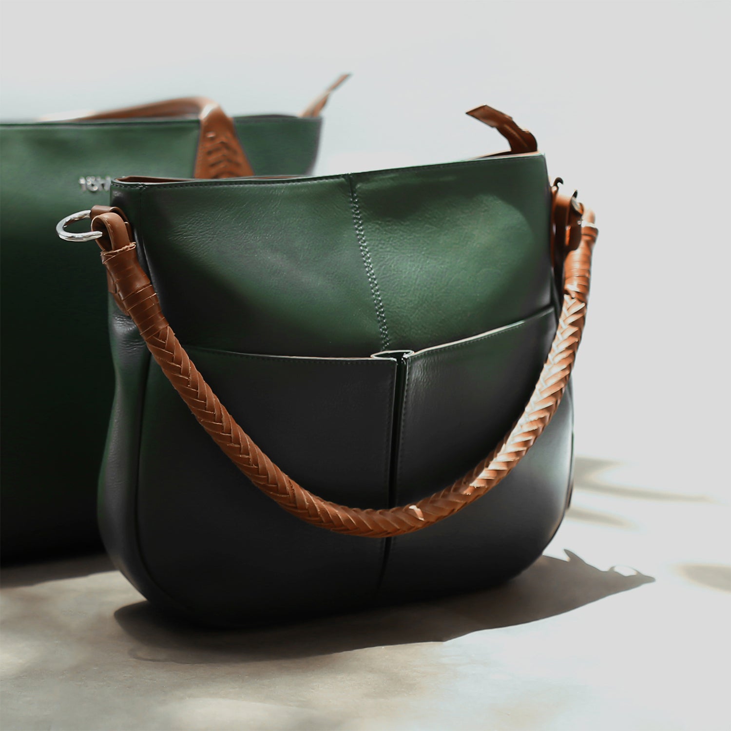 SUTTON WOMEN'S SHOULDER BAG - FOREST GREEN