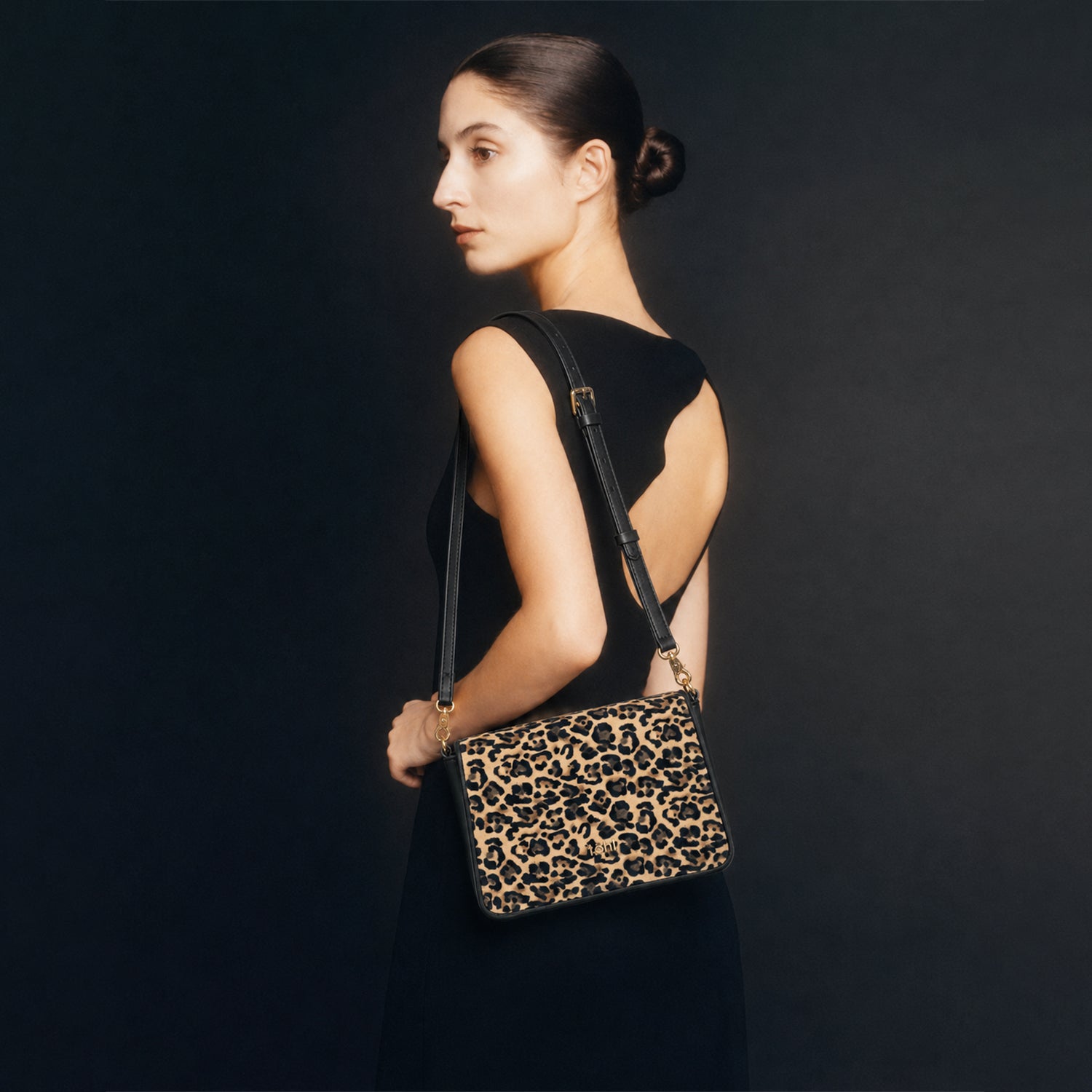 WILDER WOMEN'S CONVERTIBLE HANDBAG - PEANUT