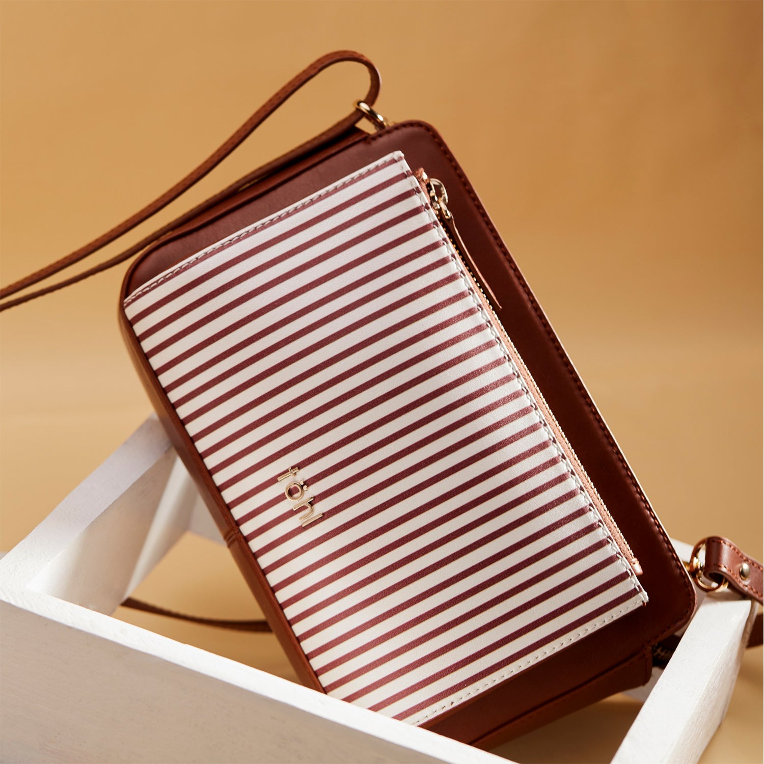 WINSLEY WOMEN'S SLING AND CROSSBODY BAG - VINTAGE TAN