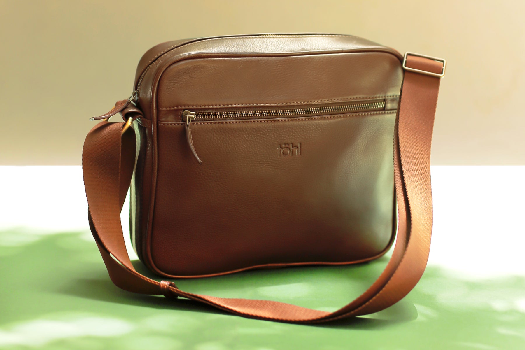 Crossbody & Messenger Bags