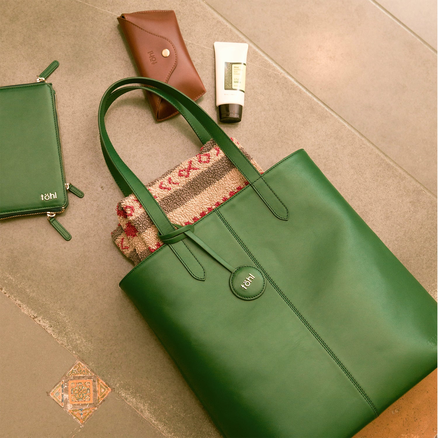 EMERY WOMEN'S TOTE BAG - CHILI GREEN