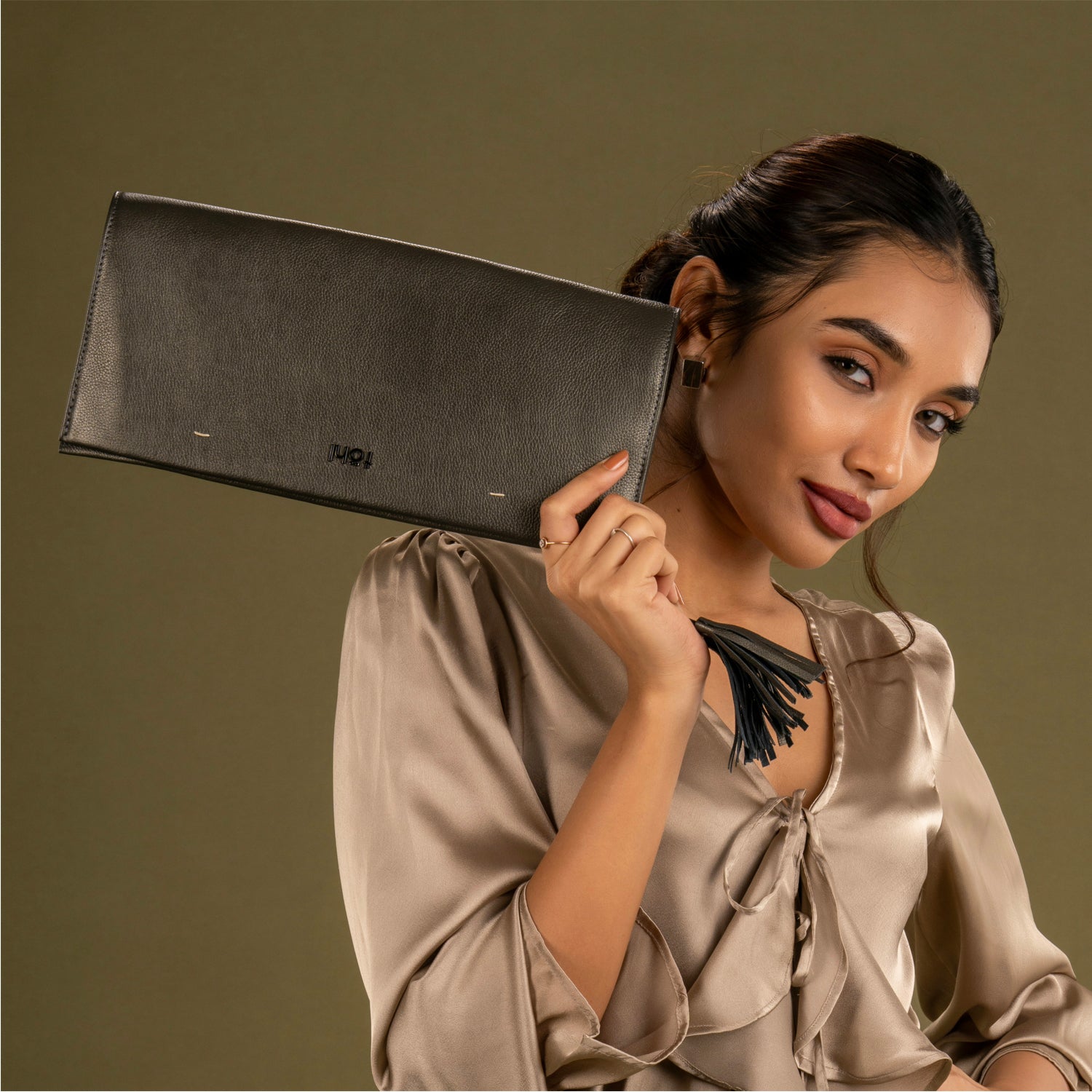 DEMI WOMEN'S TASSELLED GRIP CLUTCH - METALLIC SMOKE