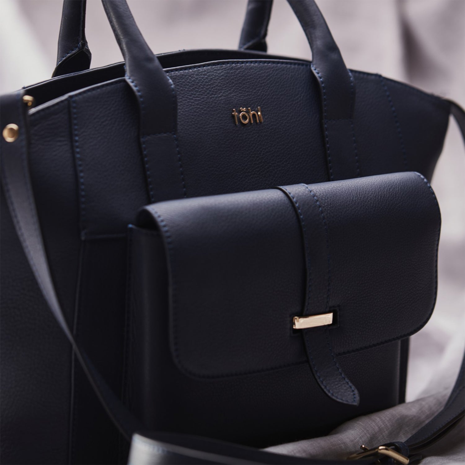 GRESHAM WOMEN'S HANDBAG - INDIGO BLUE
