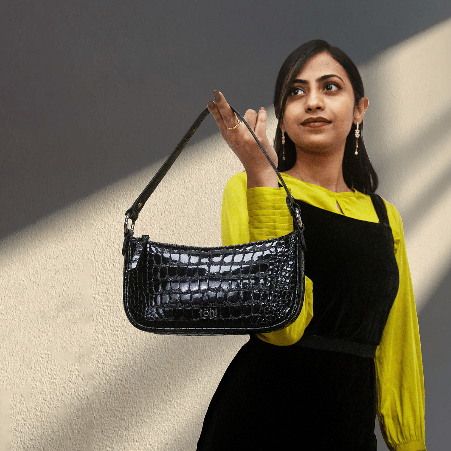 LAUREN WOMEN'S SHOULDER BAG - GLOSSY BLACK