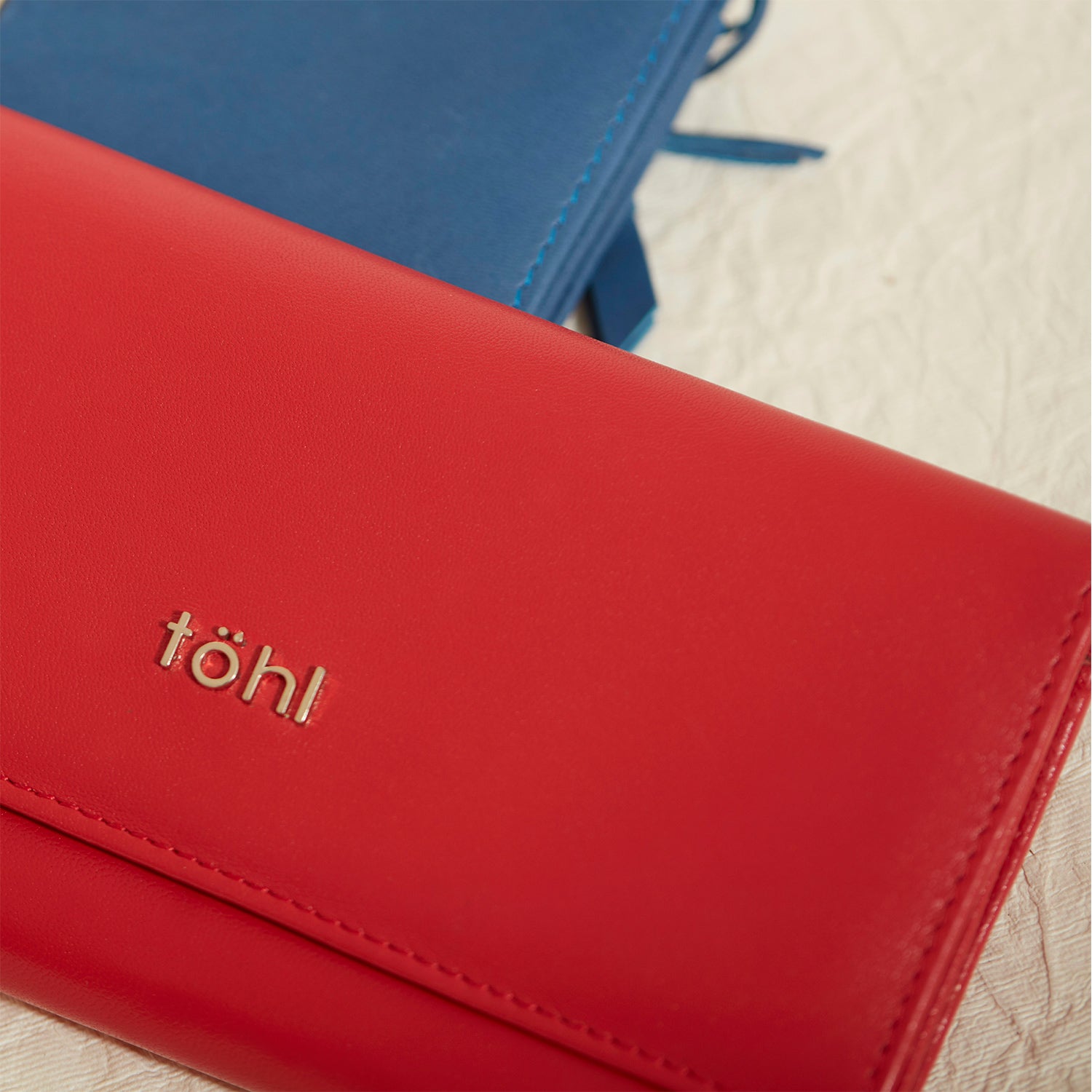 LUDLOW WOMEN'S FLAPOVER WALLET - SPICE RED