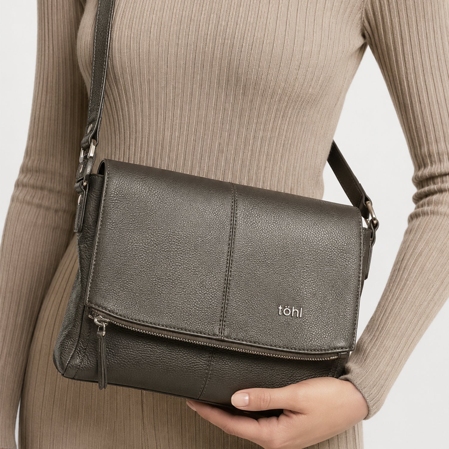 MONROE WOMEN'S SLING BAG - METALLIC SMOKE