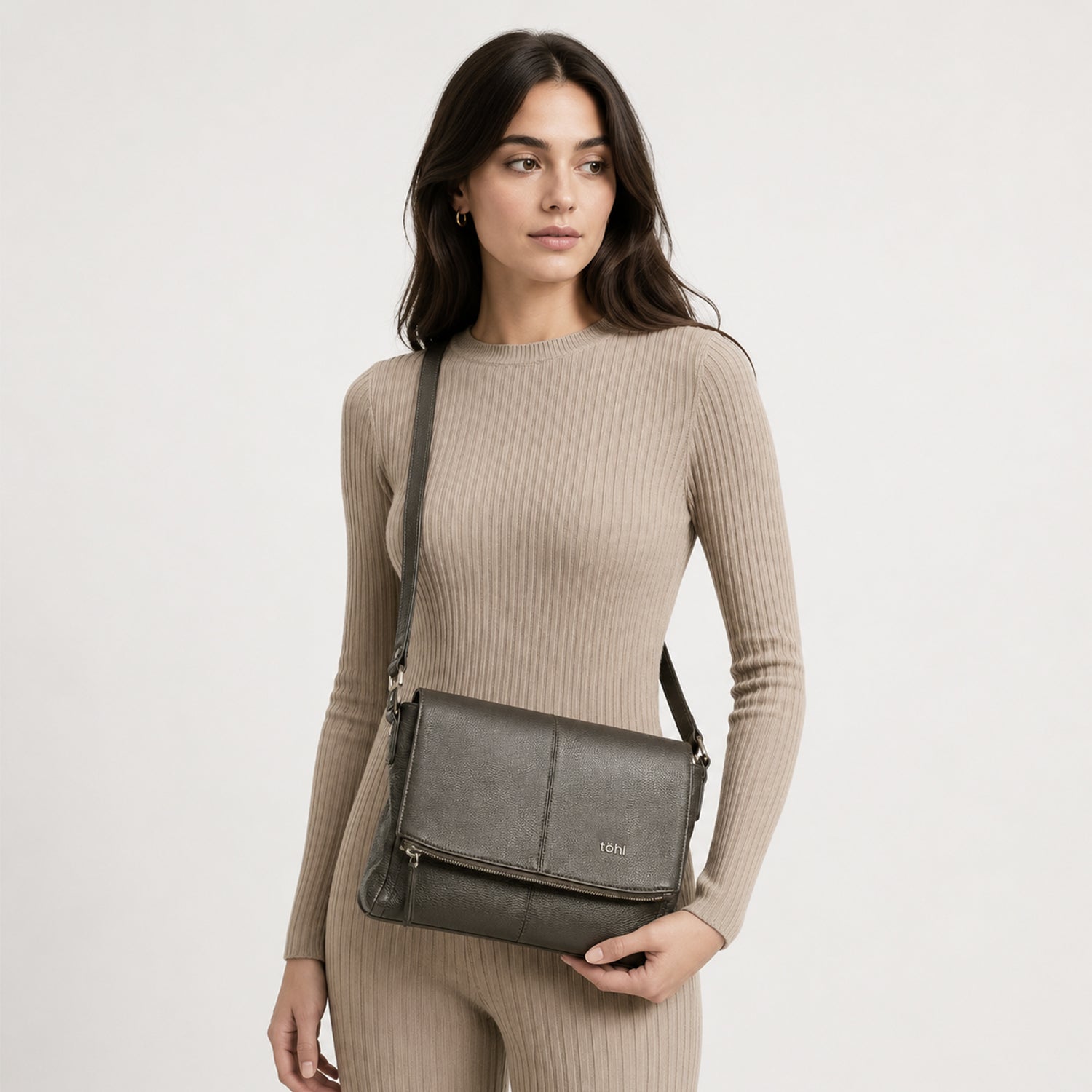 MONROE WOMEN'S SLING BAG - METALLIC SMOKE
