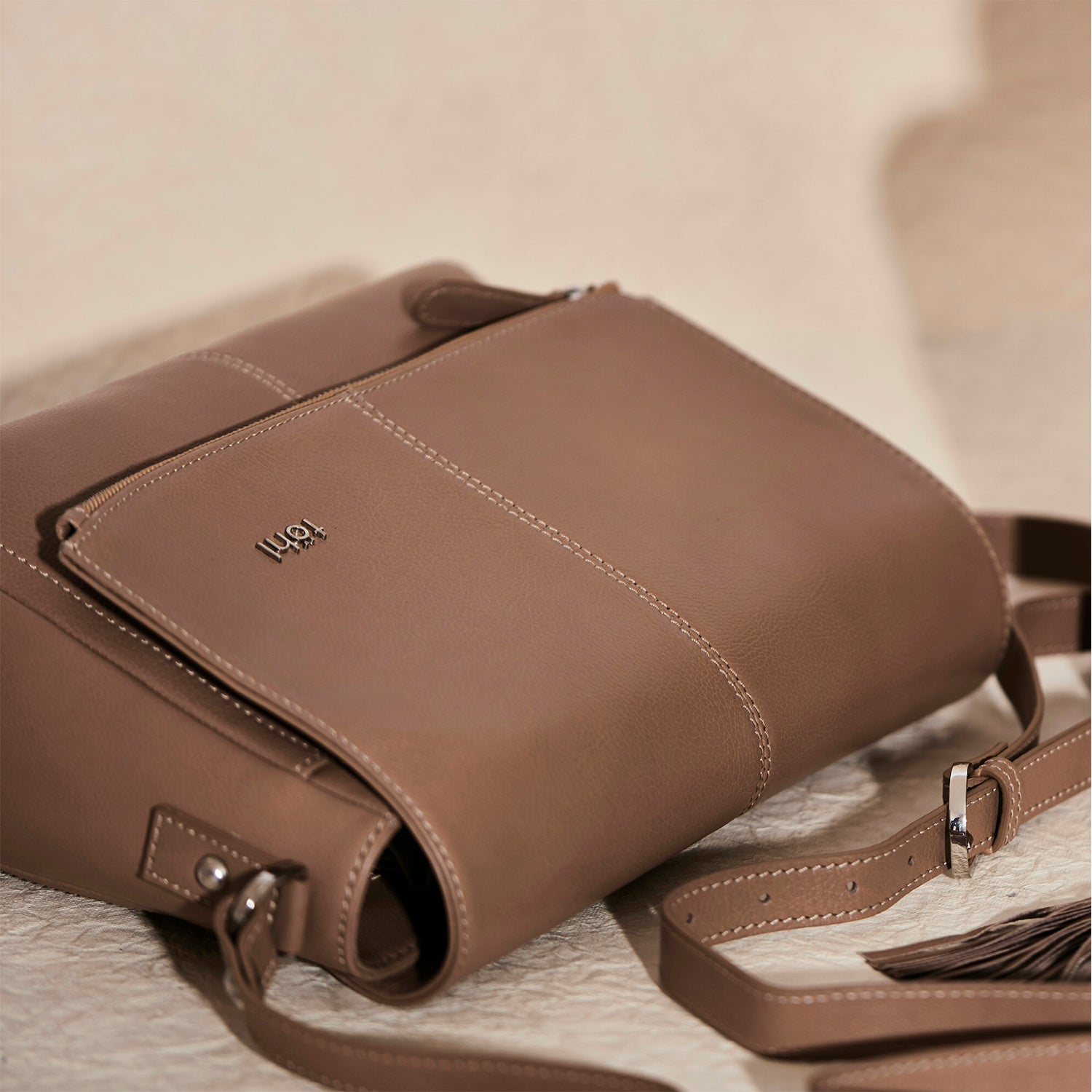 MONROE WOMEN'S SLING BAG - NUDE