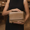 MONROE WOMEN'S SLING BAG - NUDE