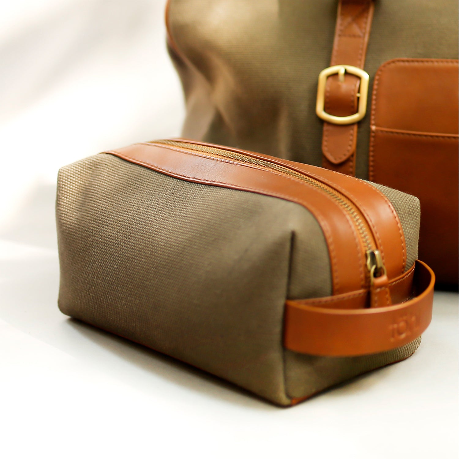 PAPIN MEN'S TOILET KIT - OLIVE