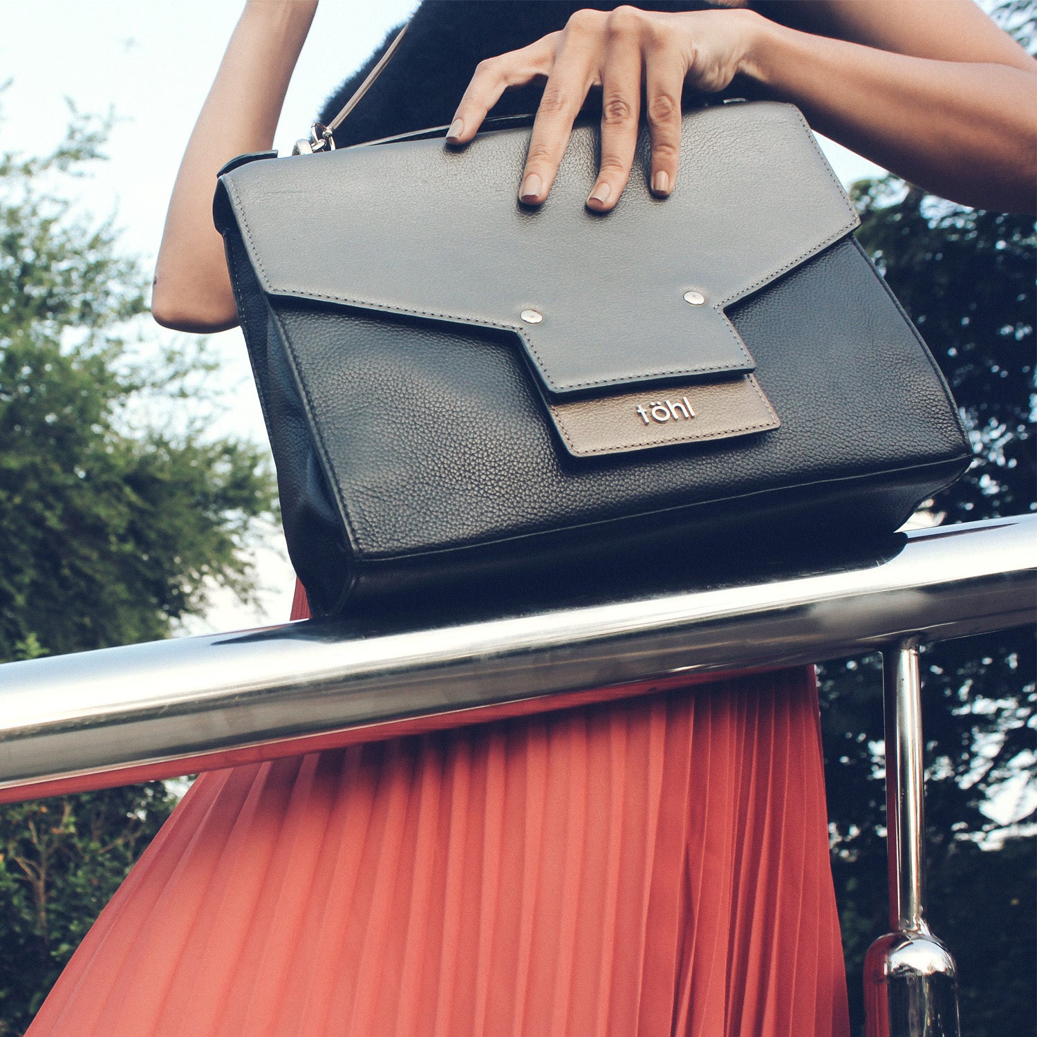 TERRAZA WOMEN'S SLING BAG - CHARCOAL BLACK
