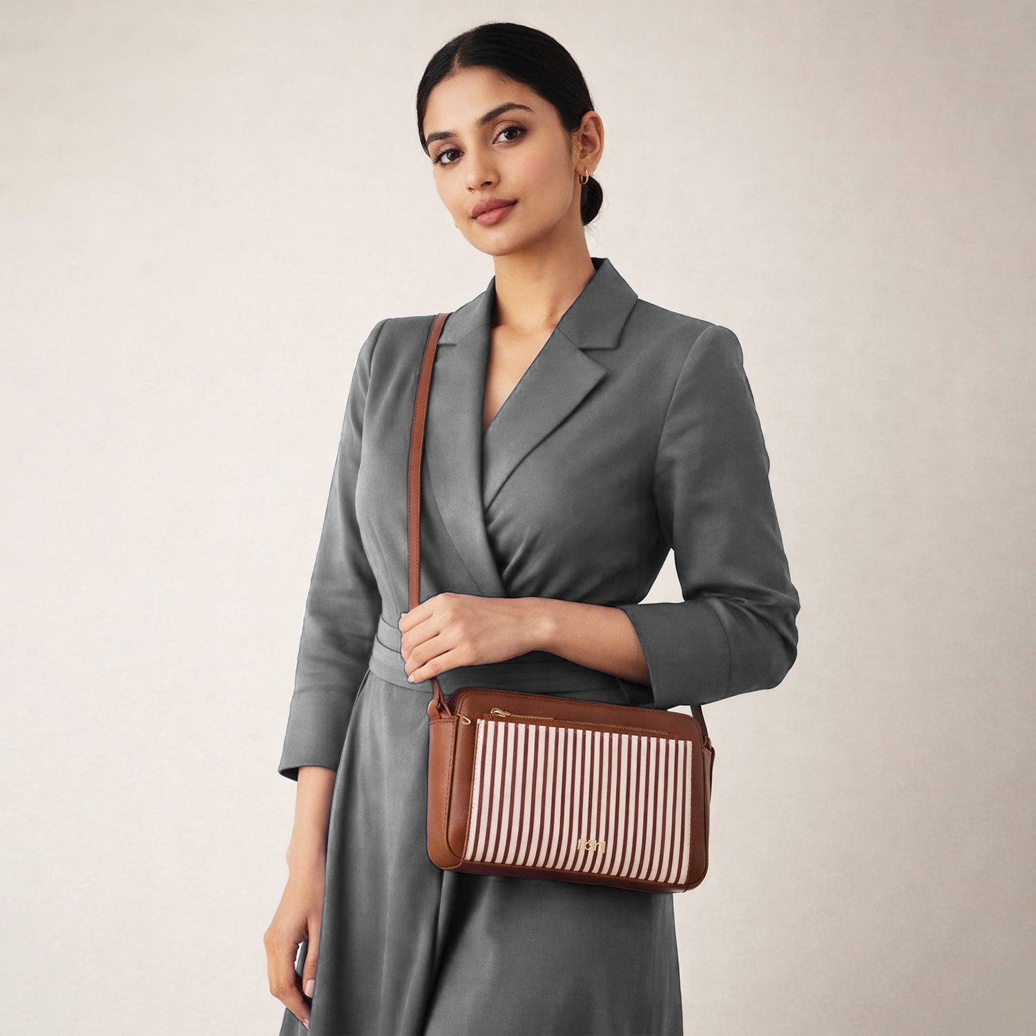 WINSLEY WOMEN'S SLING AND CROSSBODY BAG - VINTAGE TAN